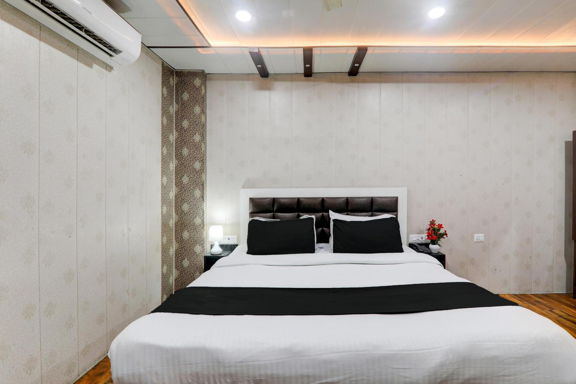 לקנאו Hotel O Ss Palace Inn מראה חיצוני תמונה